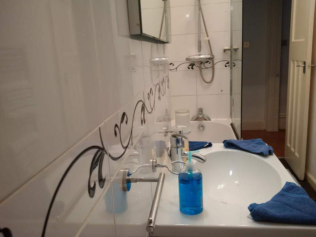 Luxury Holland Park, Sleeps 2, Free S'Fast Wifi Apartamento Londres Exterior foto